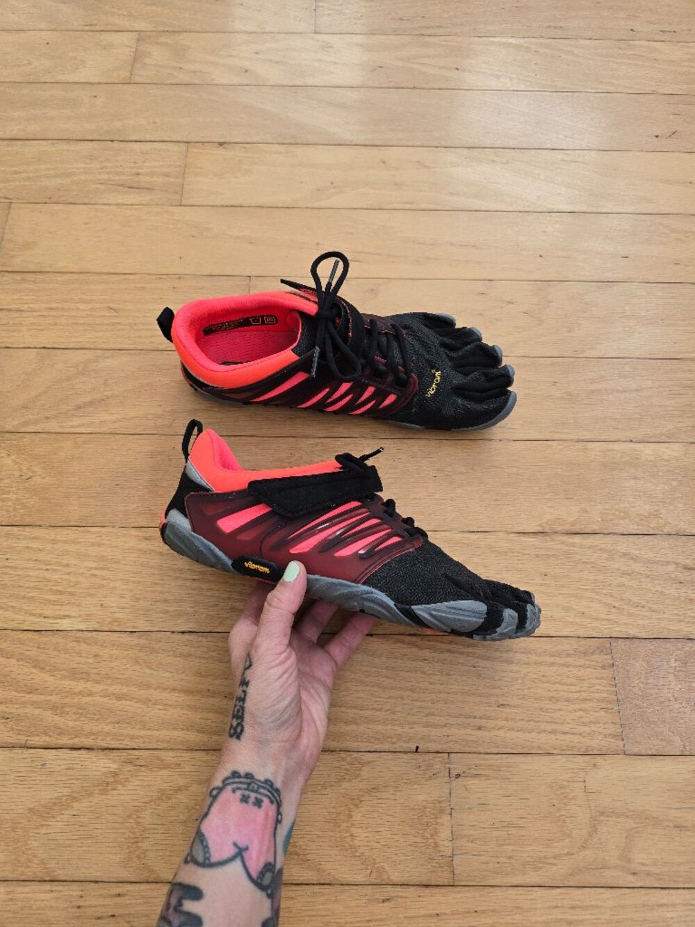 Vibram | FiveFingers KMD Sport LS black neon minimalist barefoot shoes | WMS 8.5